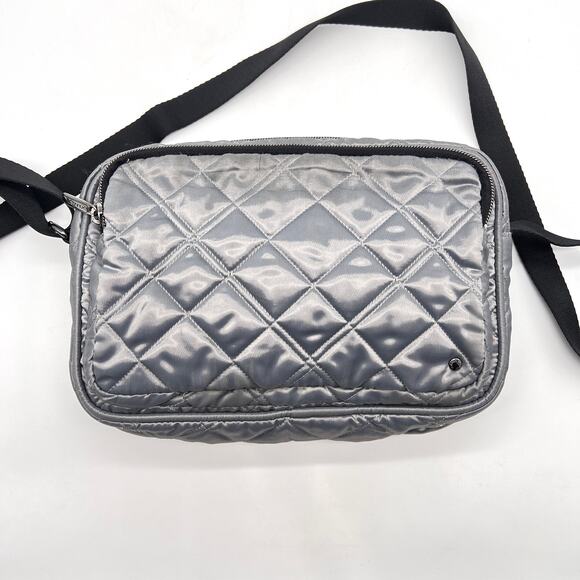 LESPORTSAC Quilted Crossbody Bag Silver Gray Rectangular Lightweight Travel - Picture 3 of 16